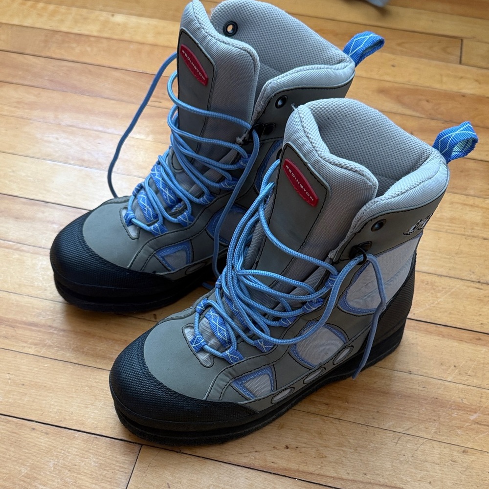 Redington women’s size 6 wading boot